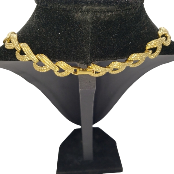 Vintage Napier Signed Gold Tone Chunky Textured Link Necklace - Picture 12 of 12